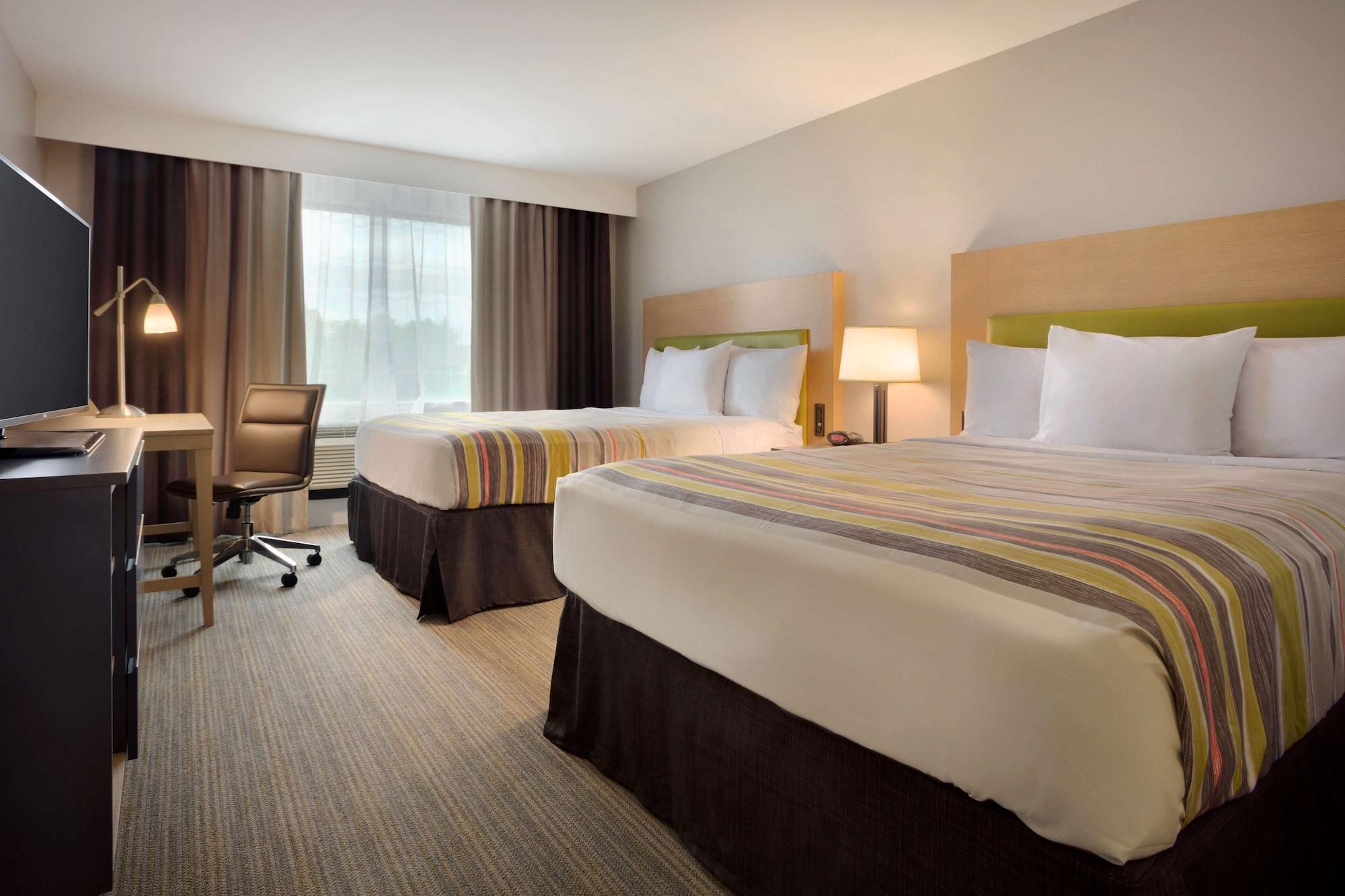 Country & By Radisson River Arts District Hotel 3*